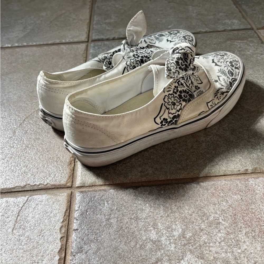 Vans - Picture 3 of 4